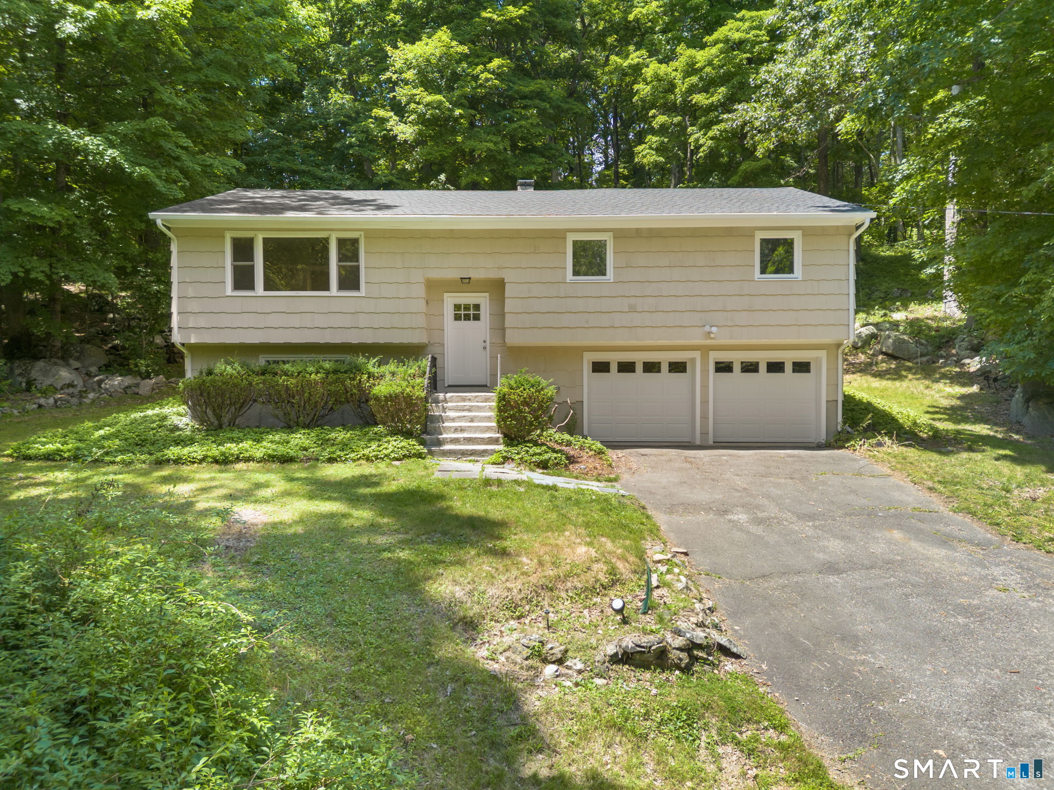 2 Oakwood Drive New Fairfield CT 06812
