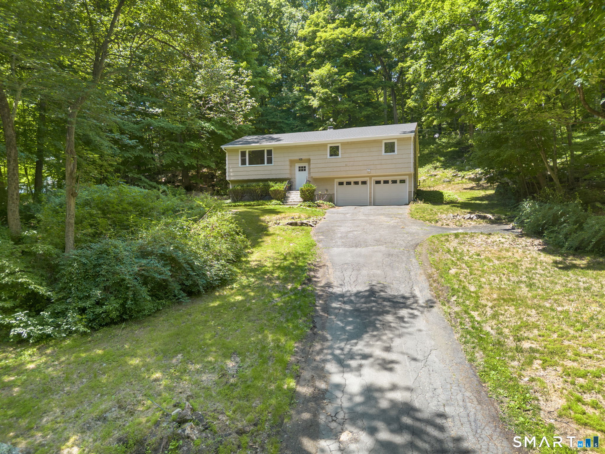 2 Oakwood Drive New Fairfield CT 06812
