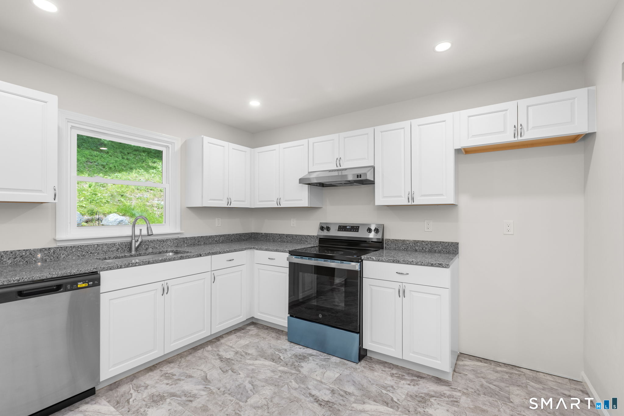 2 Oakwood Drive New Fairfield CT 06812