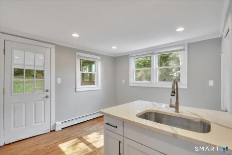 16 Strong Street Burlington CT 06013