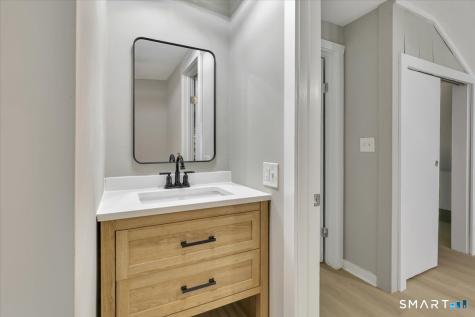 16 Strong Street Burlington CT 06013