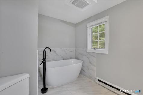 16 Strong Street Burlington CT 06013