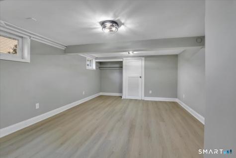 16 Strong Street Burlington CT 06013