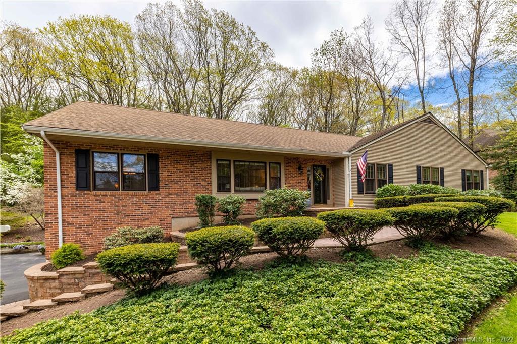32 Avonridge Avon CT 06001
