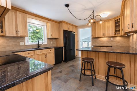 10 Colonial Drive Simsbury CT 06070