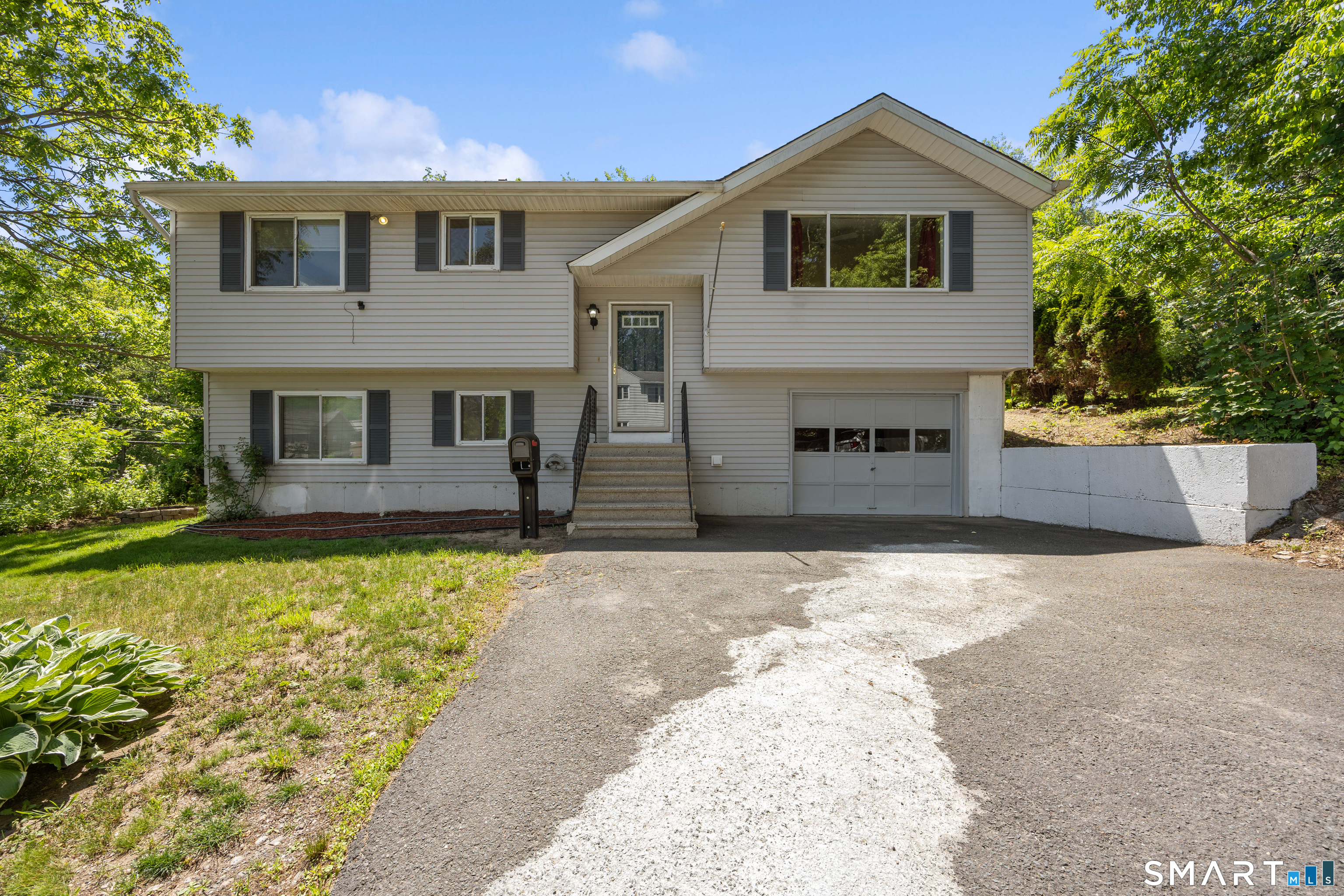 2743 East Main Street Waterbury CT 06705