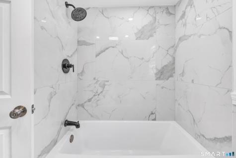 8 River Road East Haven CT 06512