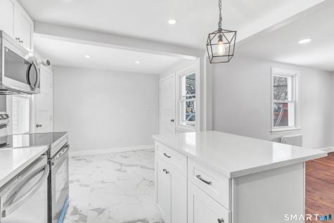 8 River Road East Haven CT 06512