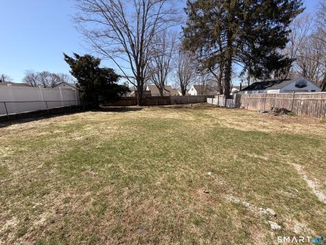 8 River Road East Haven CT 06512