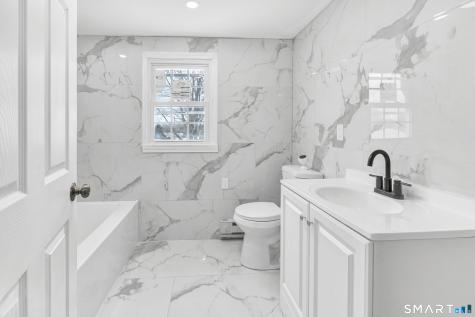 8 River Road East Haven CT 06512