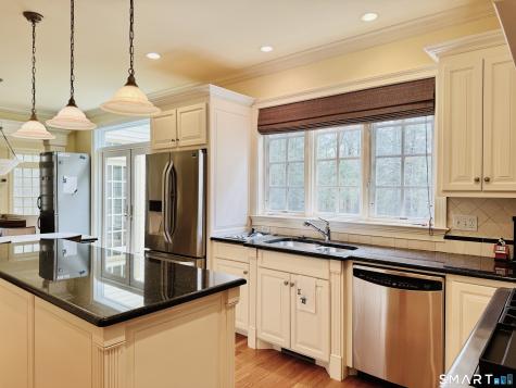 16 Brownstone Turn Simsbury CT 06089