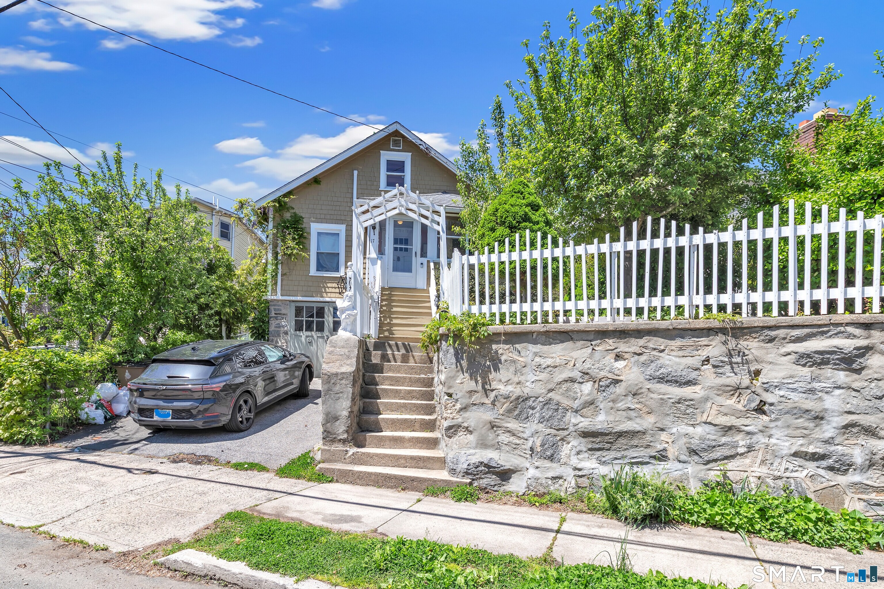 17 Reynolds Avenue Stamford CT 06905