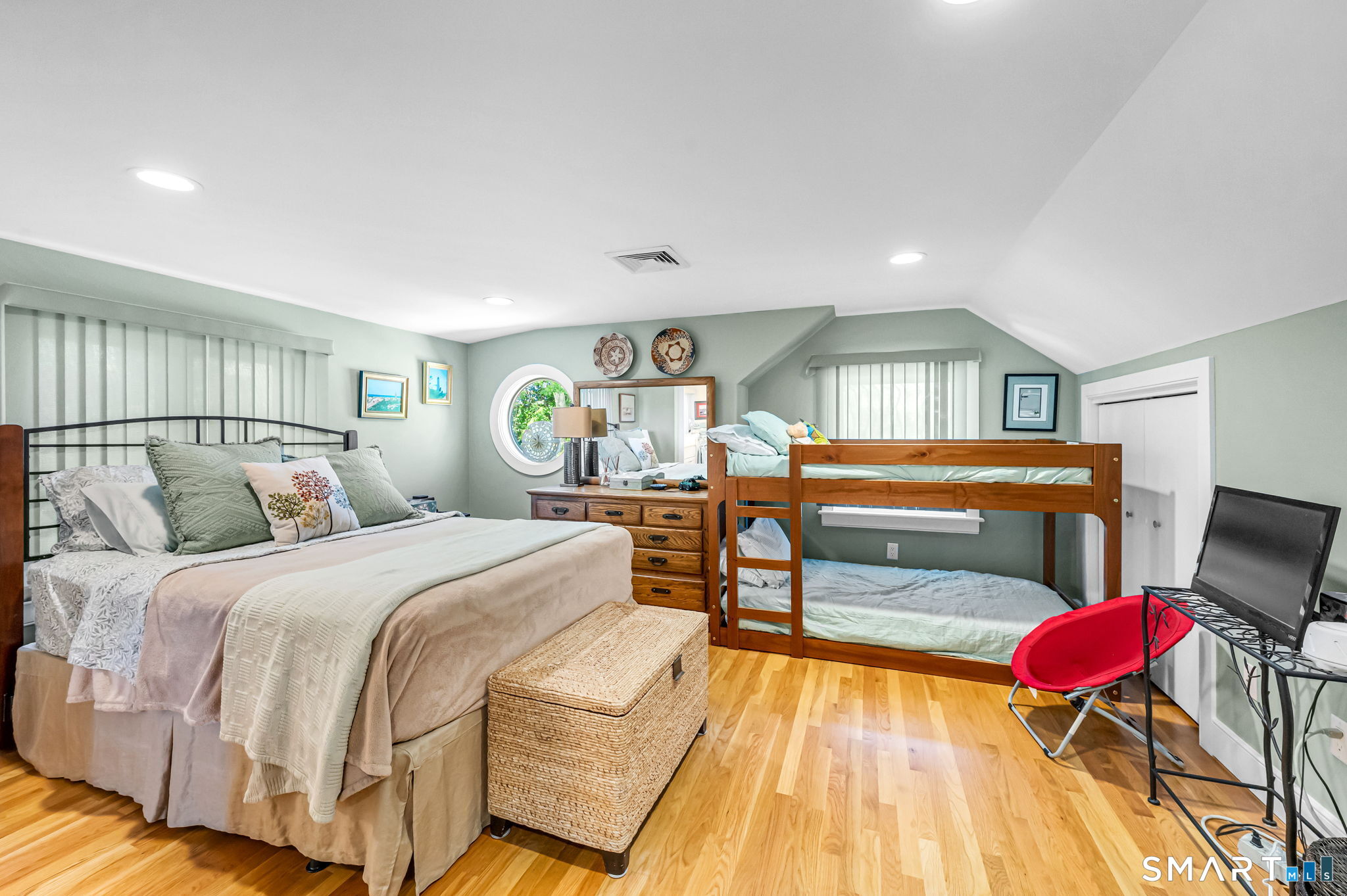 1085 Ocean Avenue New London CT 06320