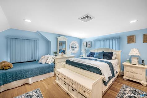 1085 Ocean Avenue New London CT 06320