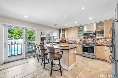1085 Ocean Avenue New London CT 06320