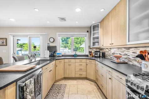 1085 Ocean Avenue New London CT 06320