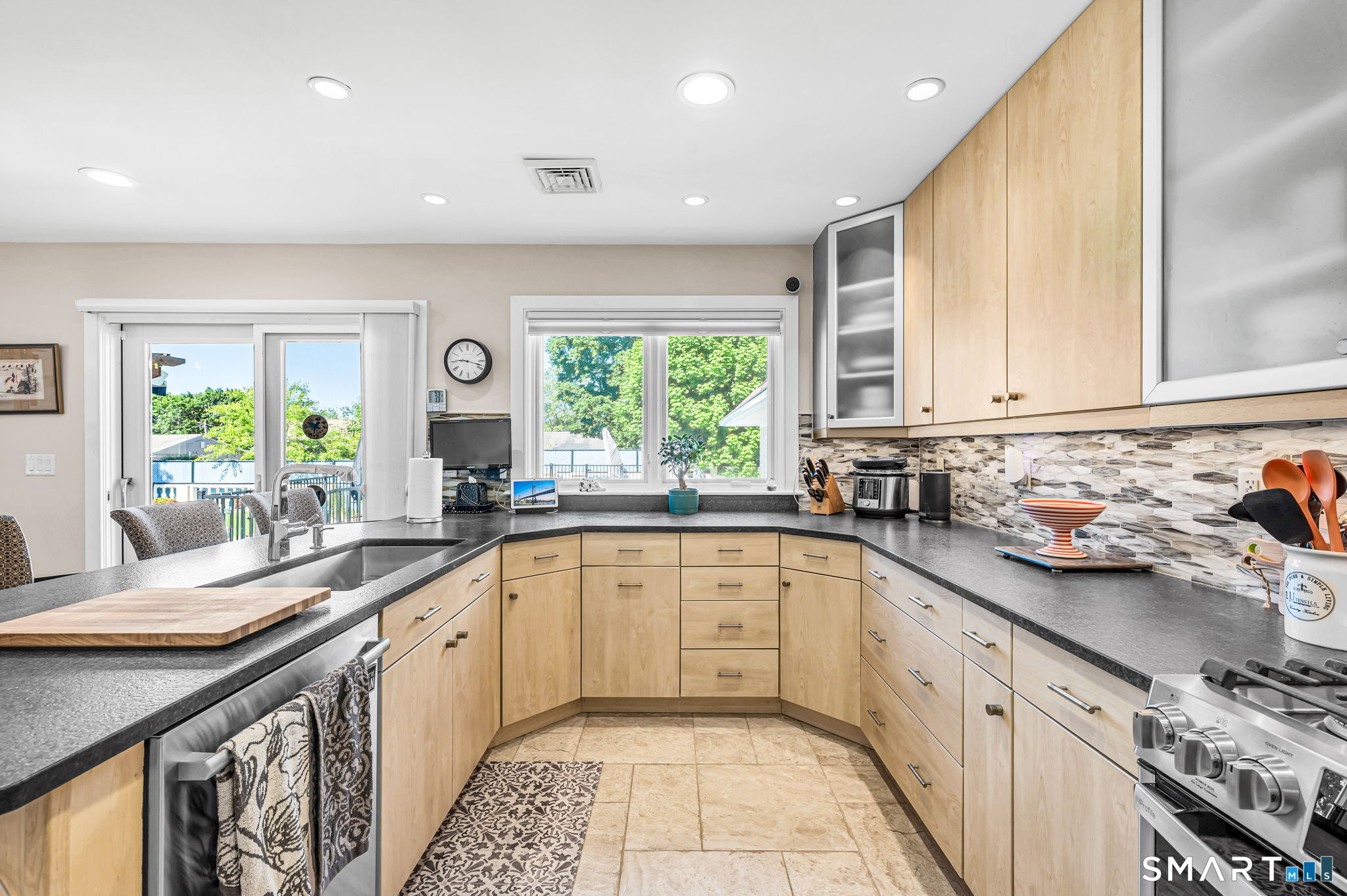 1085 Ocean Avenue New London CT 06320