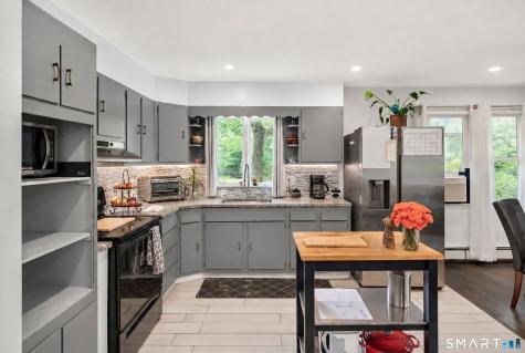 11 Hammond Road New Fairfield CT 06812