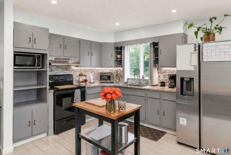 11 Hammond Road New Fairfield CT 06812