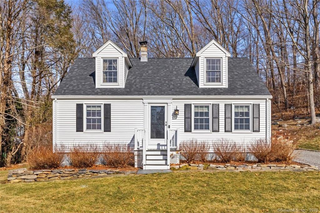 8 Stone Cliff Lane Norwich CT 06360