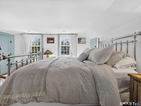 18 New London Road Groton CT 06355
