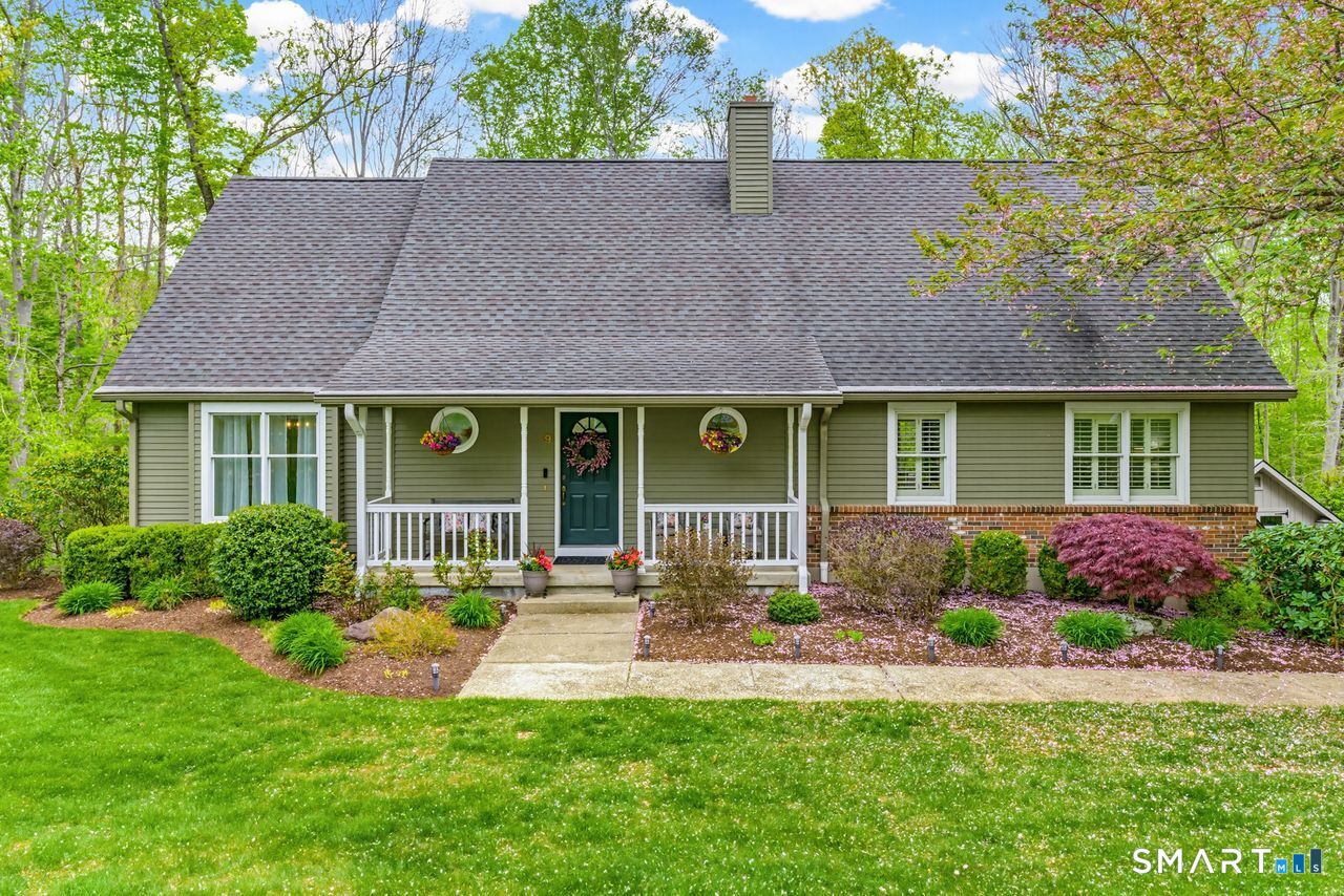 9 Brooks Lane Essex CT 06442