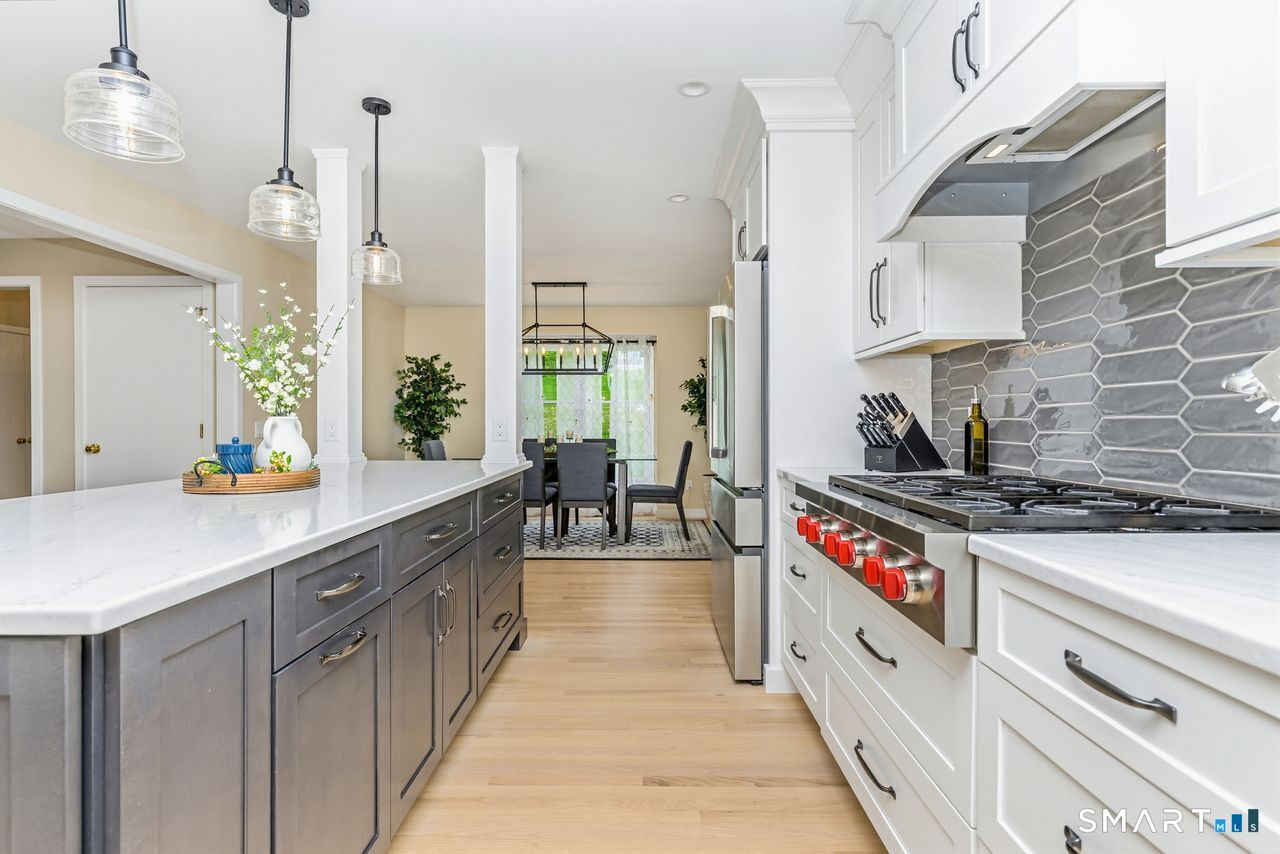 9 Brooks Lane Essex CT 06442