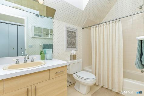 9 Brooks Lane Essex CT 06442