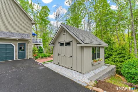 9 Brooks Lane Essex CT 06442