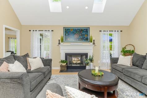 9 Brooks Lane Essex CT 06442