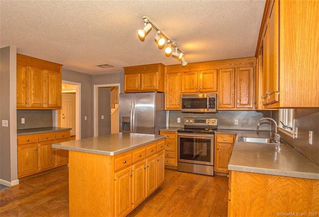5 Robinson Circle Ellington CT 06029