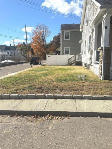 16 Holbrook Court Ansonia CT 06401