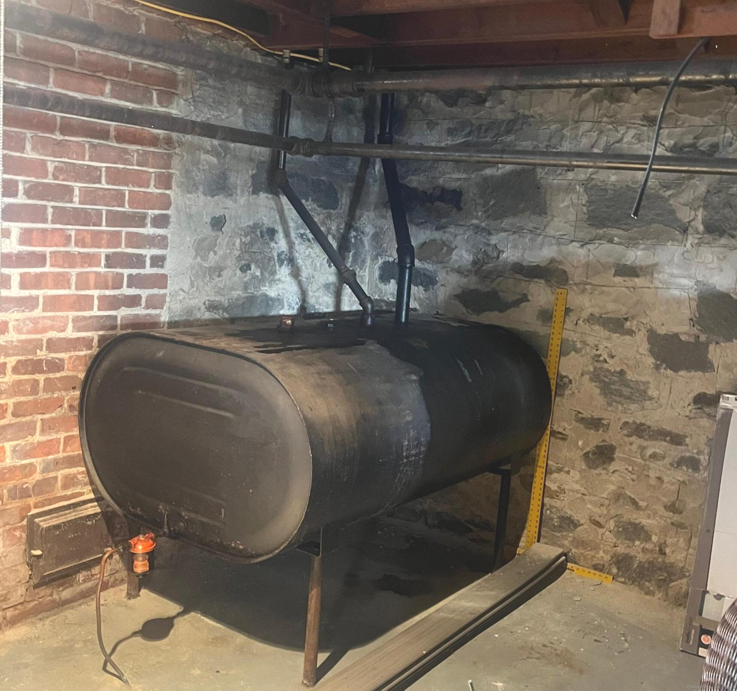 16 Holbrook Court Ansonia CT 06401