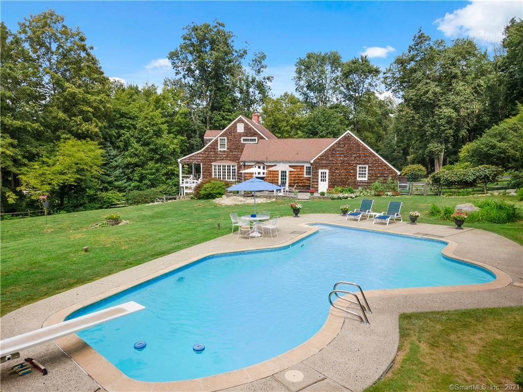 8 Tallwood Road Woodbridge CT 06525