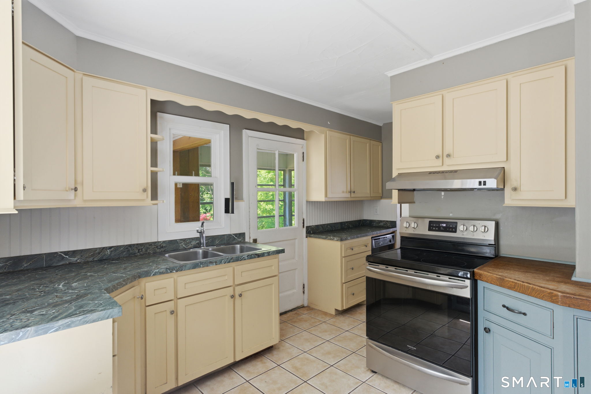 111 Orchard Street Ellington CT 06029