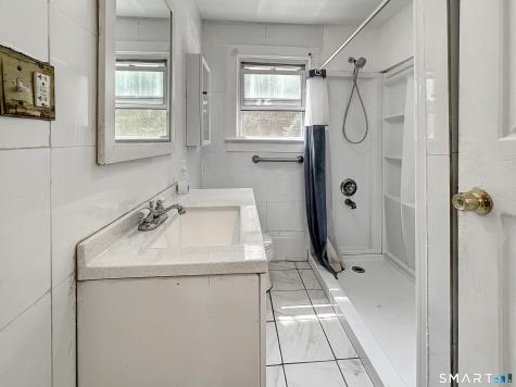 11 Hunt Street Norwich CT 06360