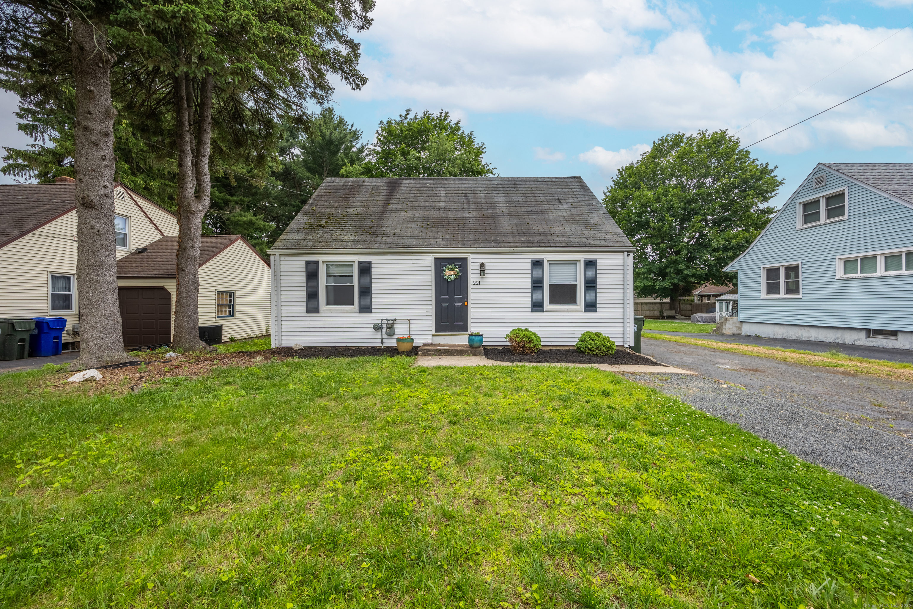 221 Brockett Street Newington CT 06111