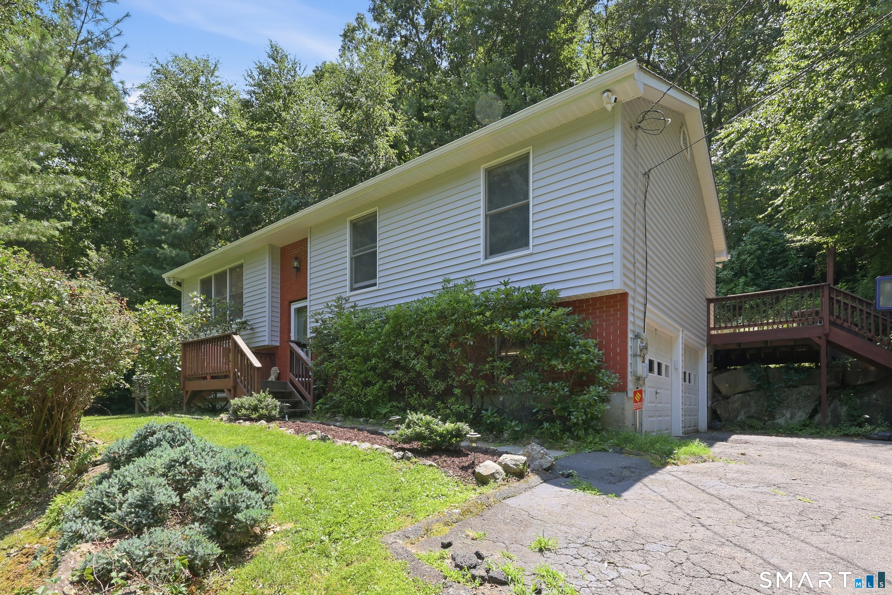 8 Old Bridge West Road New Fairfield CT 06812