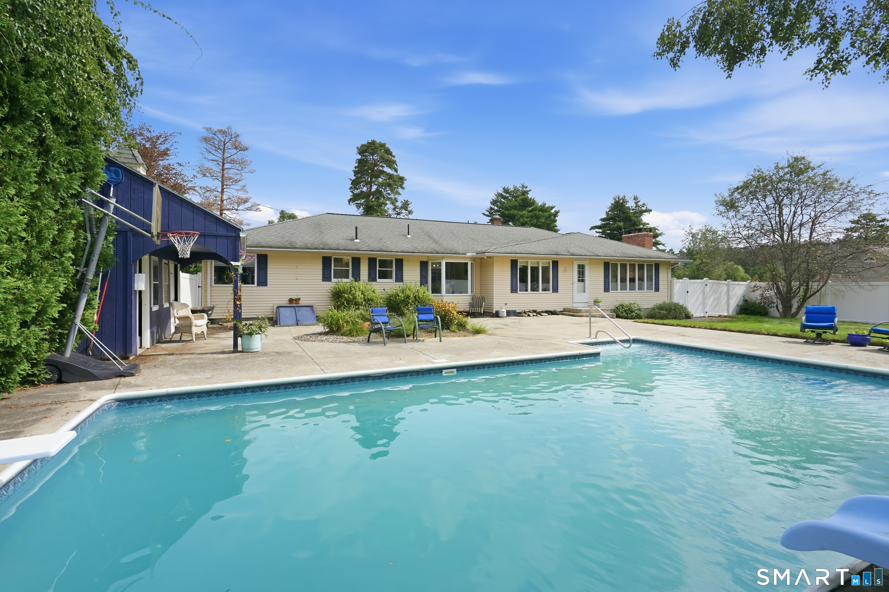 169 Sandtrap Way Chicopee MA 01020