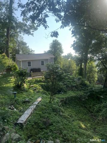 22 Hemlock Trail Newtown CT 06482
