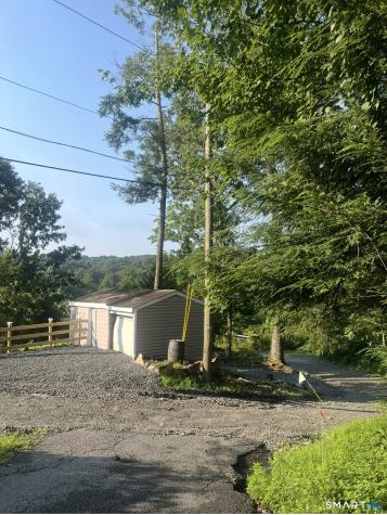 22 Hemlock Trail Newtown CT 06482