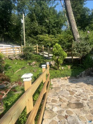 22 Hemlock Trail Newtown CT 06482