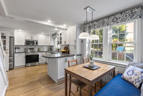 124 Ridgewood Road Glastonbury CT 06033