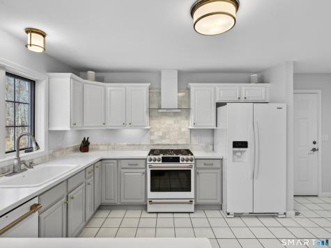 11 Payer Lane Groton CT 06355