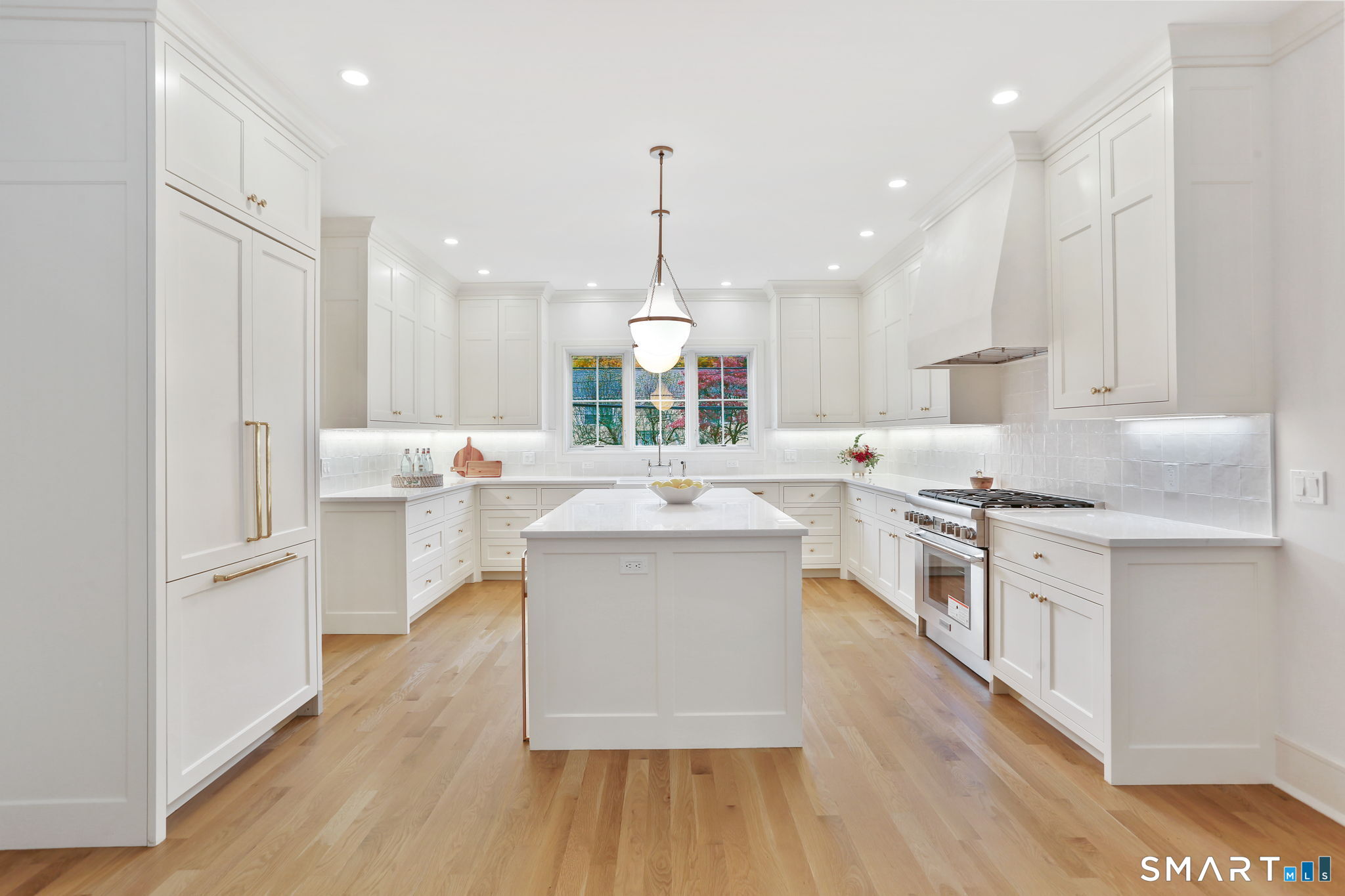 15 Barton Road Fairfield CT 06824