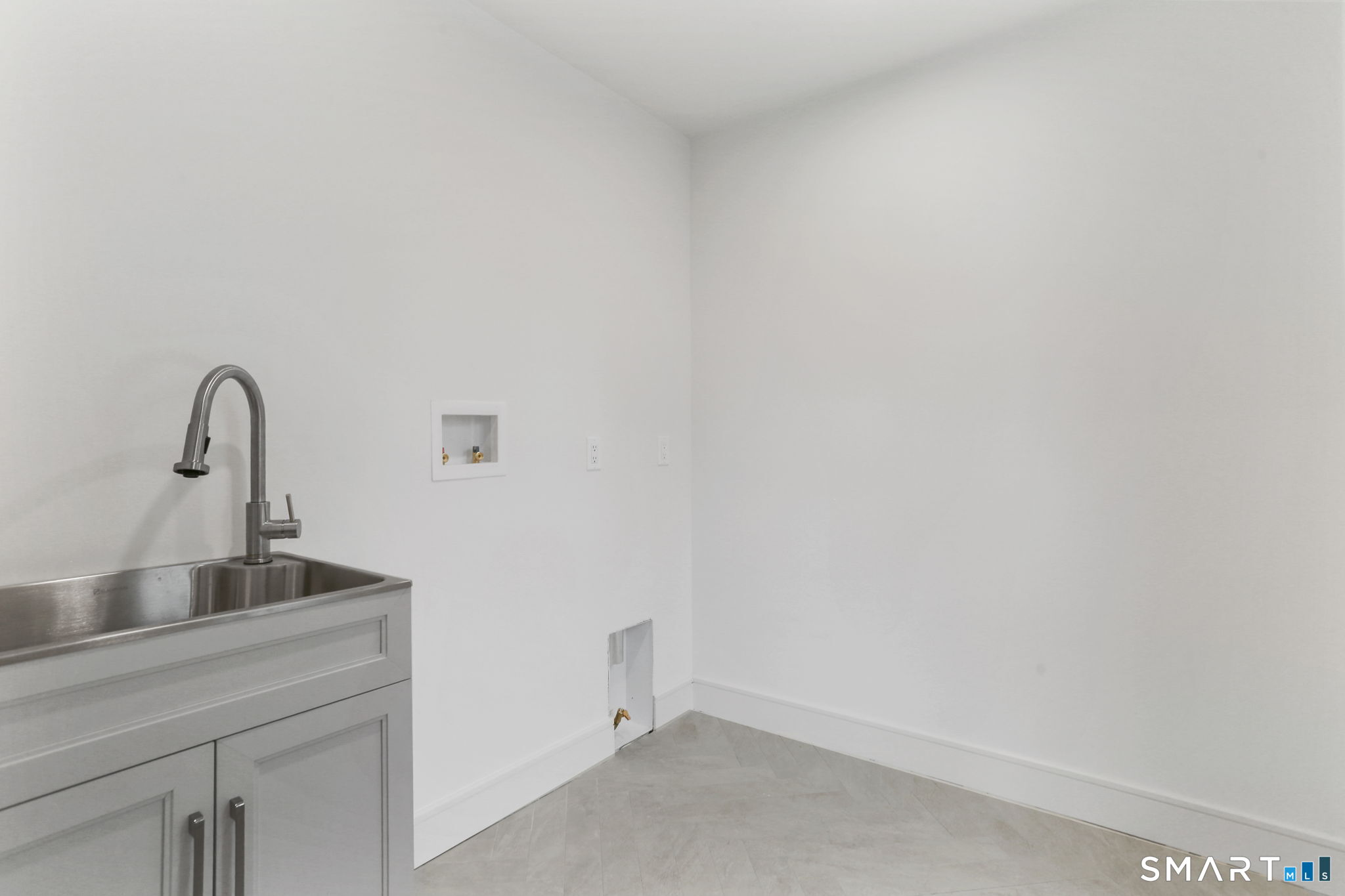 15 Barton Road Fairfield CT 06824