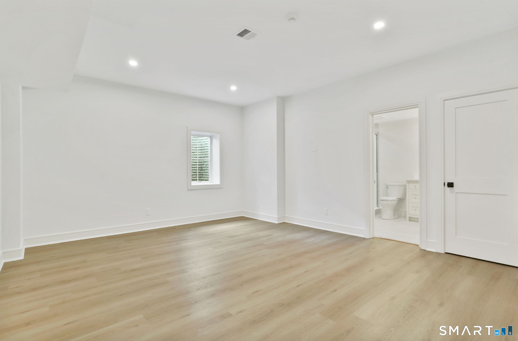 15 Barton Road Fairfield CT 06824