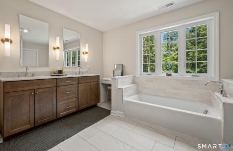 17 Pecausett Trail East Hampton CT 06424