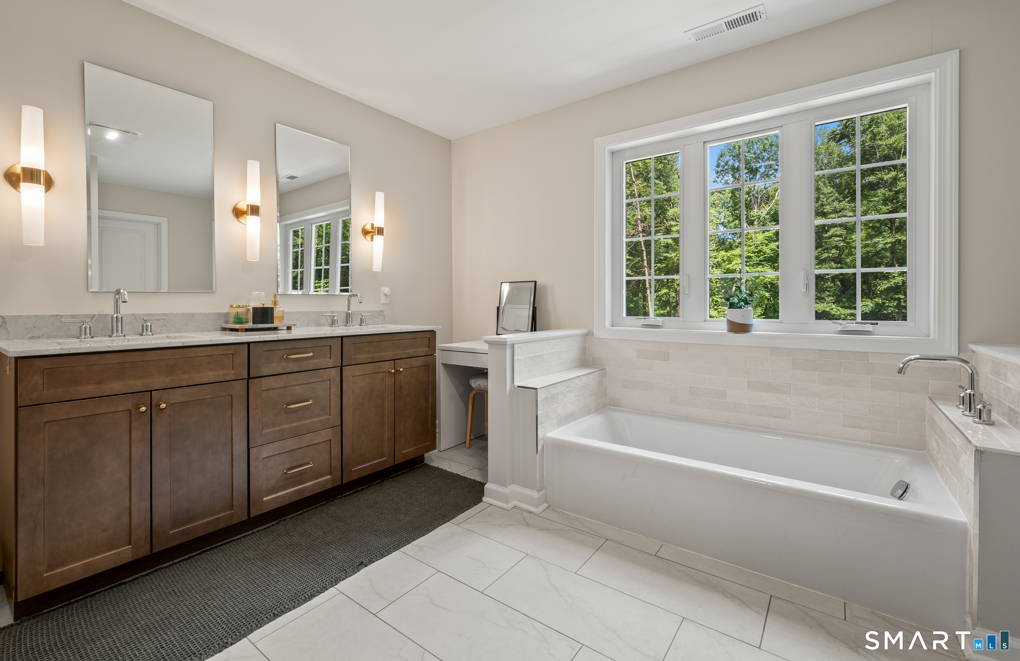 17 Pecausett Trail East Hampton CT 06424