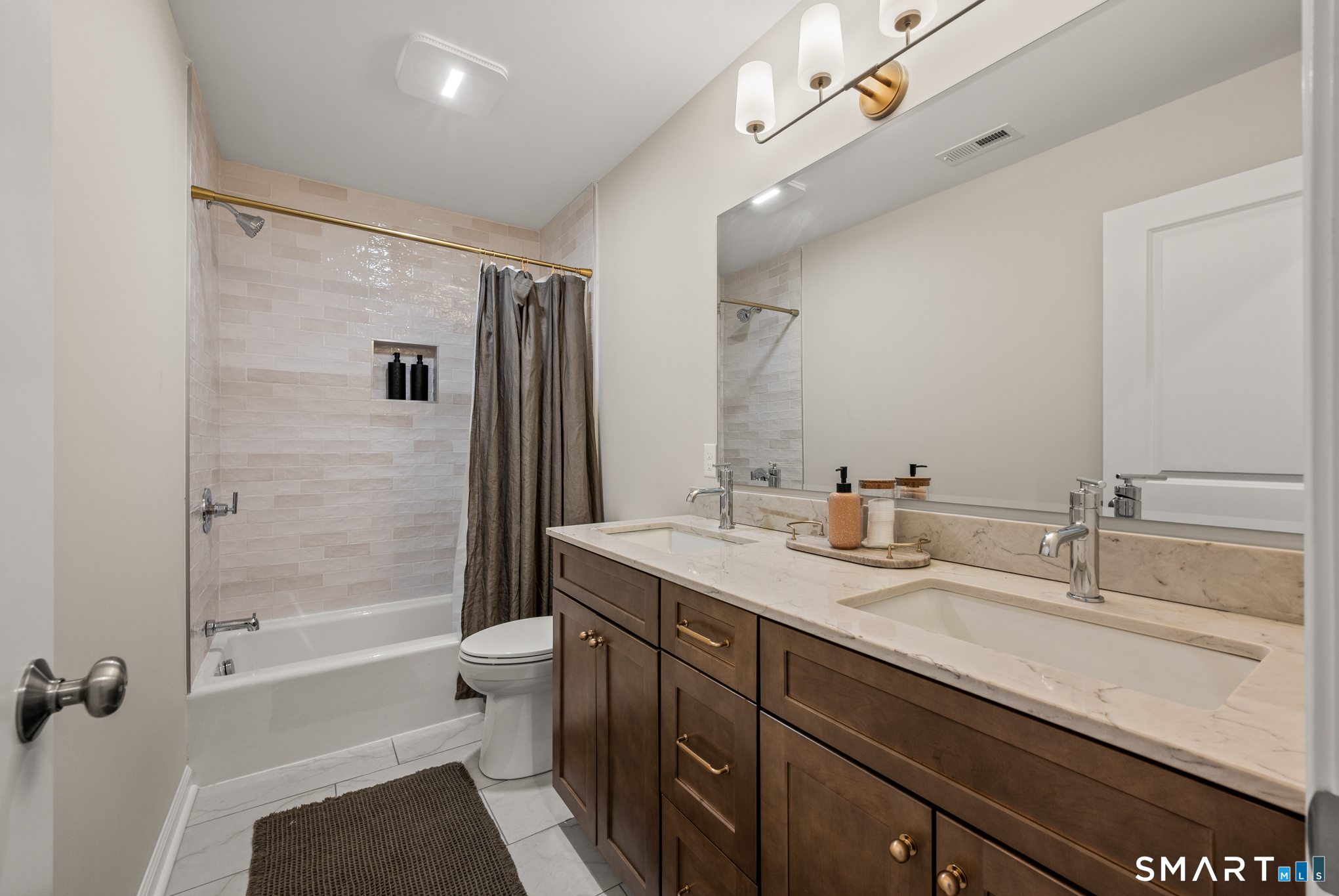 17 Pecausett Trail East Hampton CT 06424
